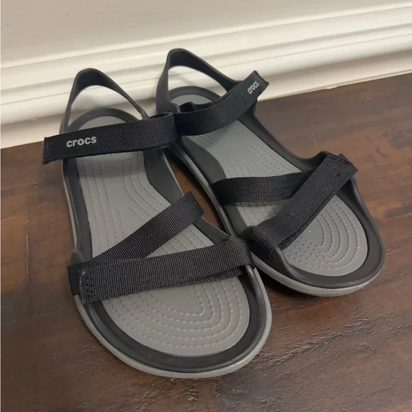 Crocs Black Swiftwater Webbing Sandals Women's size 6 - Picture 9 of 9